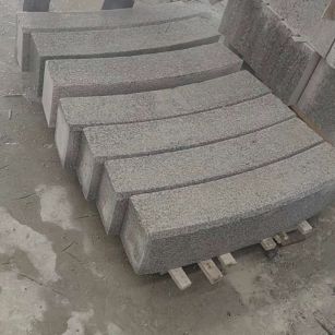 七台河芝麻白弧形路牙石