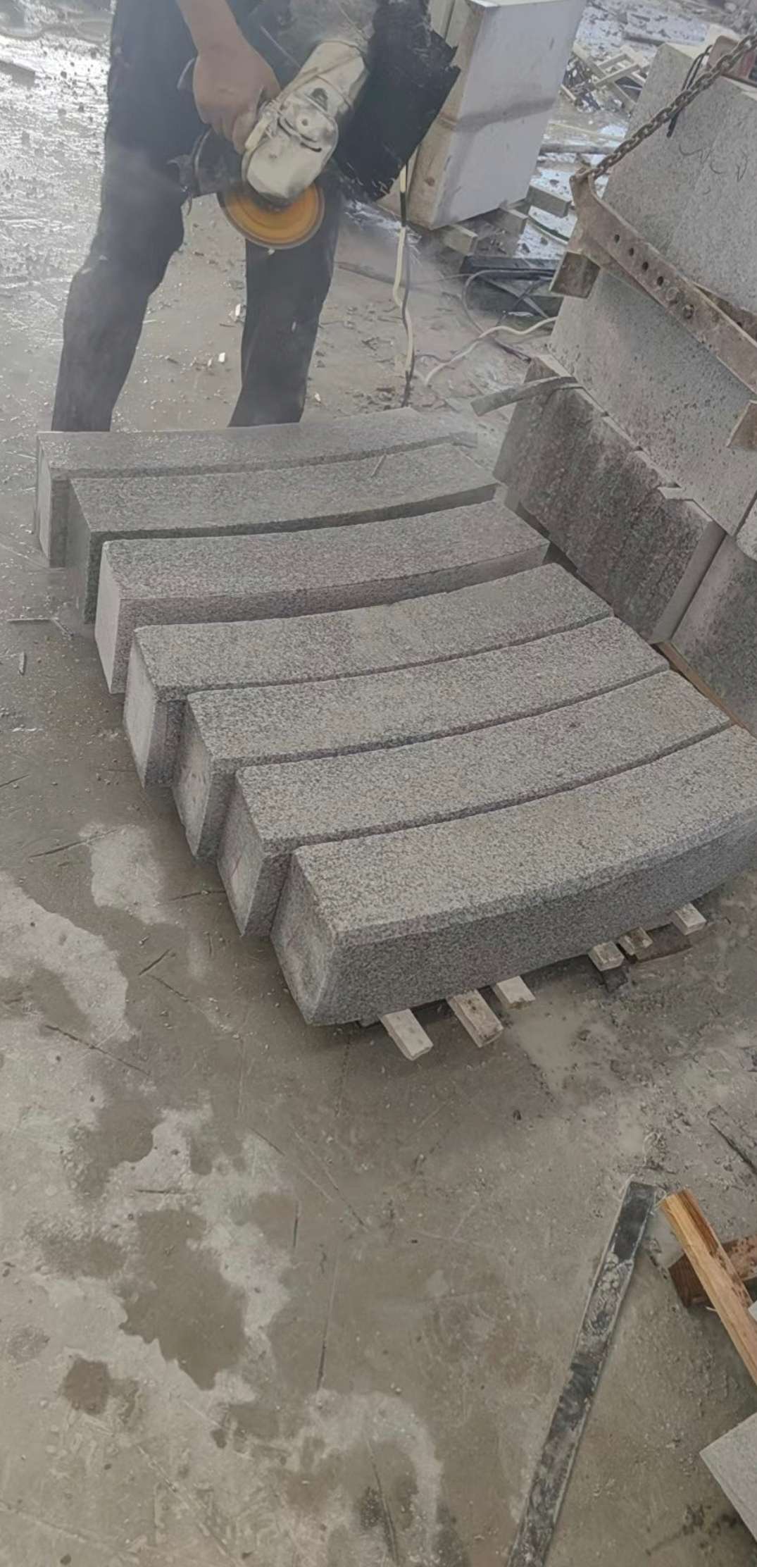 七台河芝麻白弧形路牙石